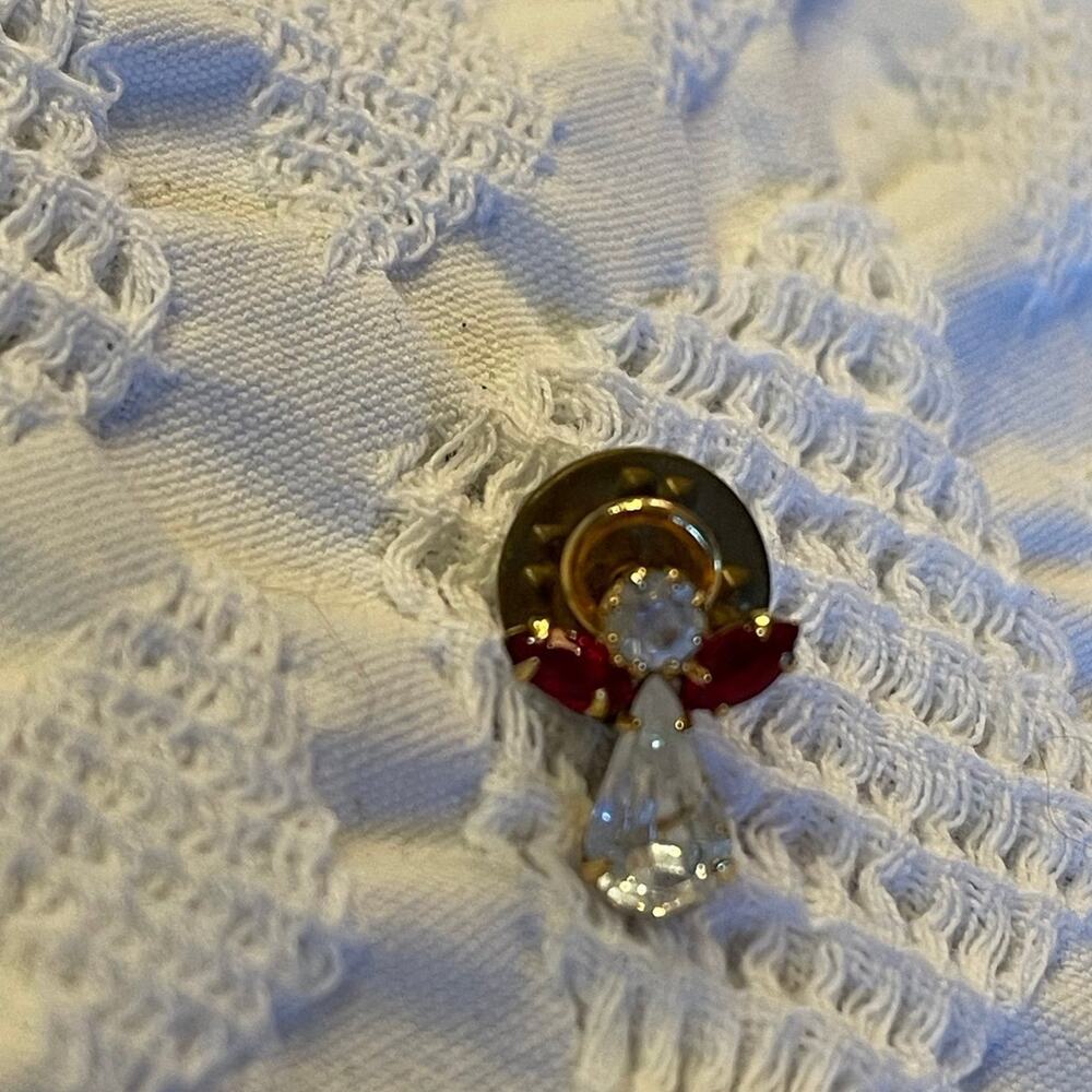 Angel pin ruby - Picture 2 of 5